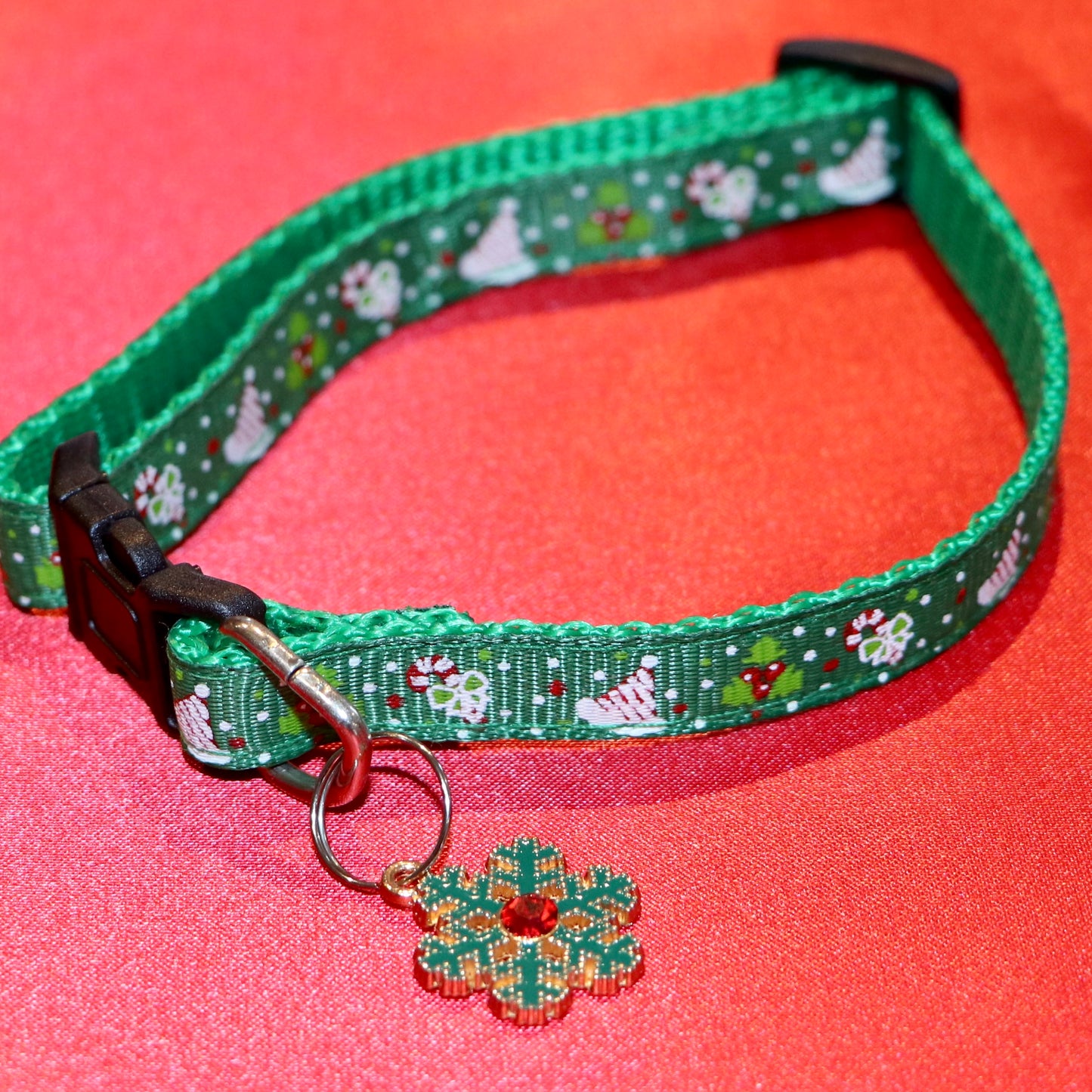 Christmas Collar Green with FREE Snowflake Charm